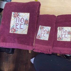 Burgundy Towel set lwith Floral Embroidery